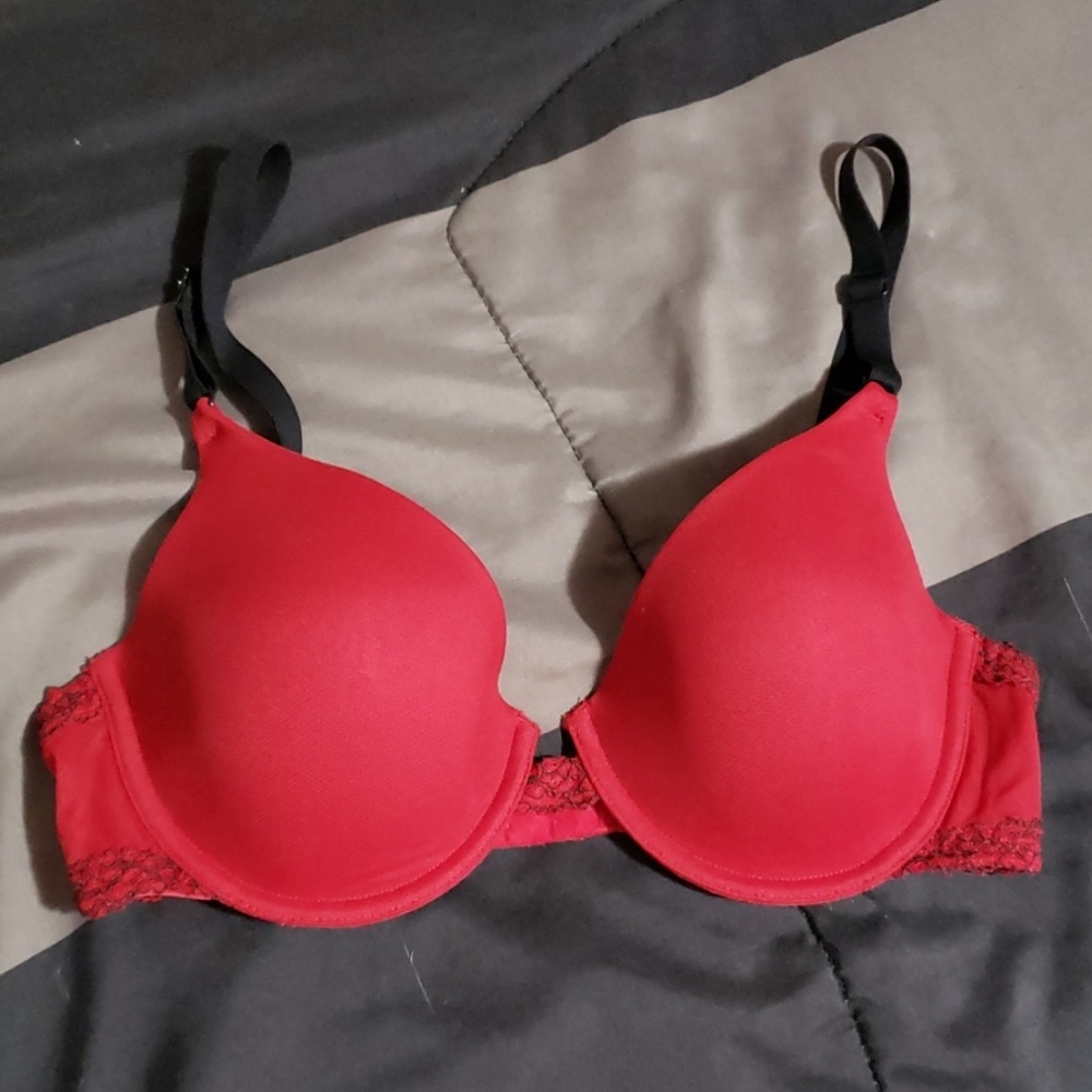 Red Maidenform Bra